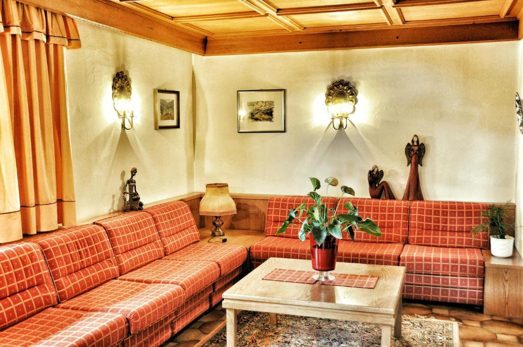 Hotel Panorama Garni Ingrid Toblach Exterior foto