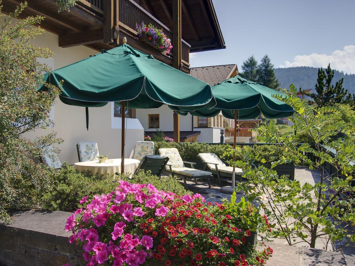 Hotel Panorama Garni Ingrid Toblach Exterior foto
