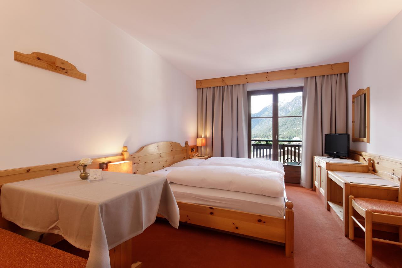 Hotel Panorama Garni Ingrid Toblach Exterior foto
